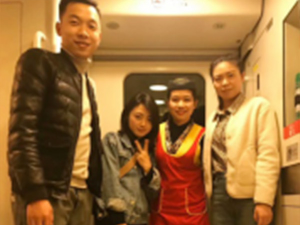 美途高鐵學(xué)員上崗 (7)